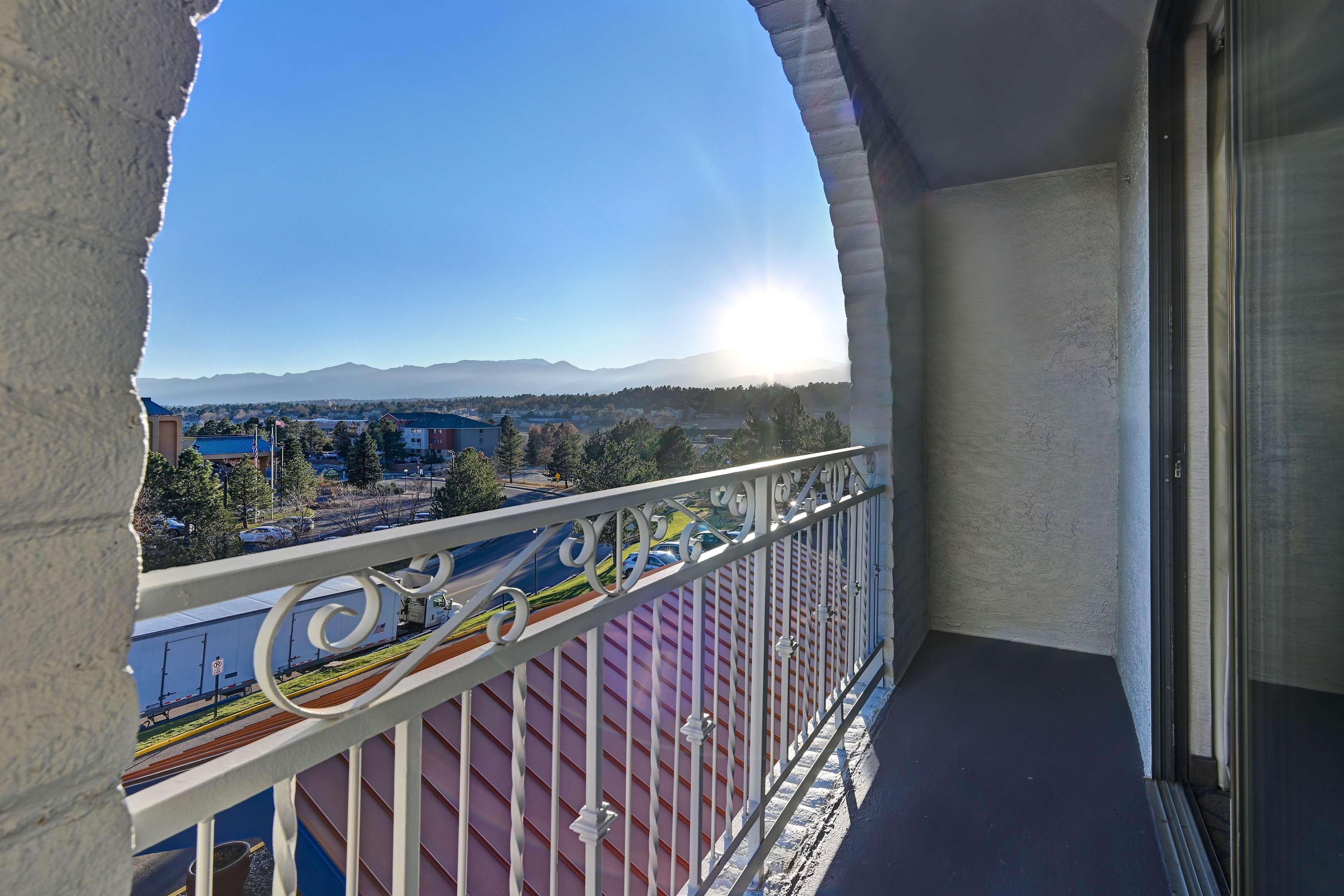 Embassy Suites By Hilton Colorado Springs Exterior foto