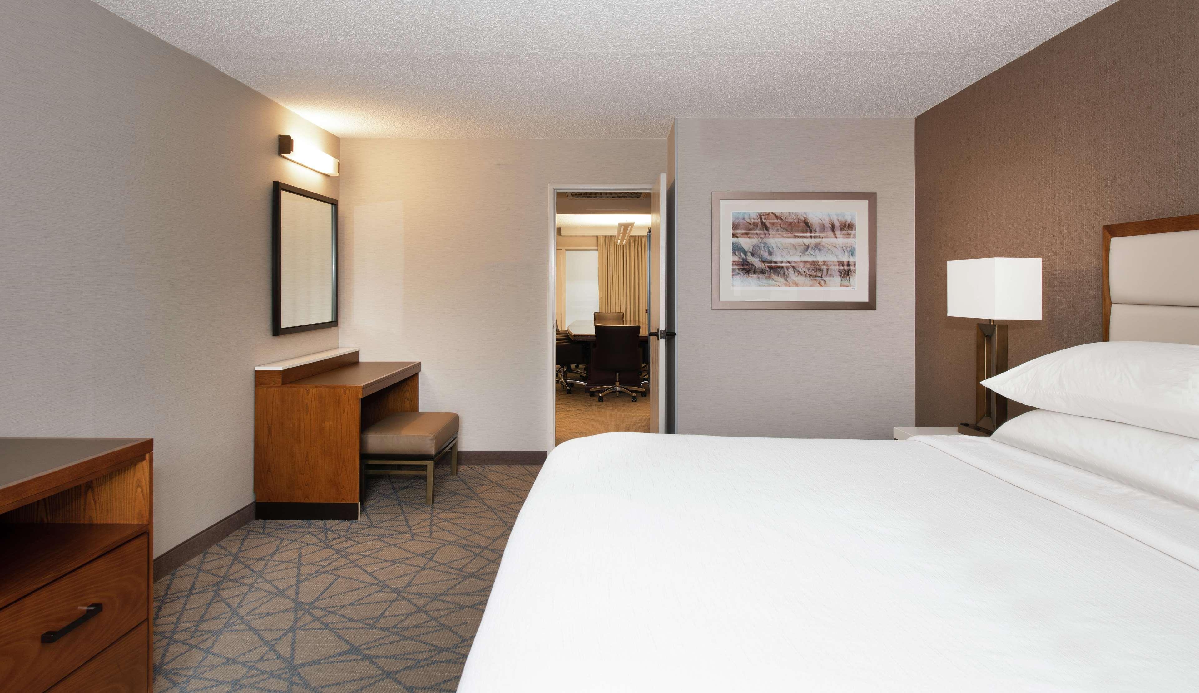 Embassy Suites By Hilton Colorado Springs Exterior foto